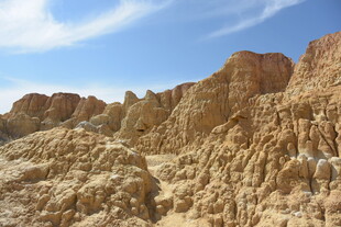 壮丽沙漠岩石景观