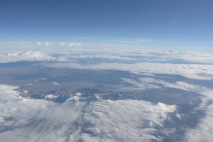 高空俯瞰云海壮丽景观