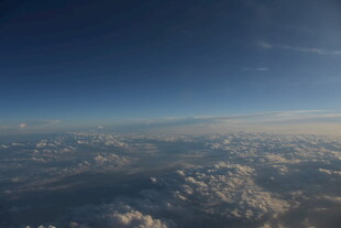 高空俯瞰云海美景