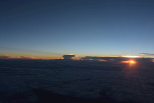 日出云海壮丽景观