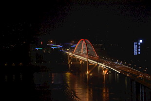 夜晚璀璨的桥梁夜景