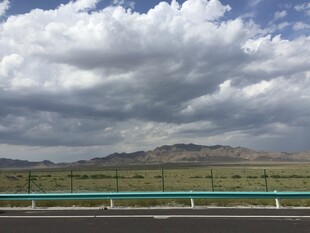 草原公路上的壮丽云天