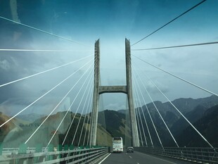 宏伟跨海大桥的壮丽景观