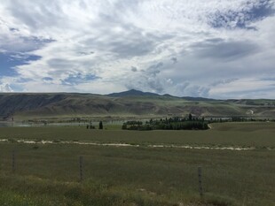 广袤草原上的壮美天空景观