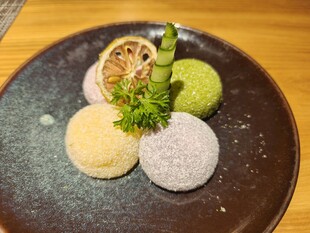 三色美味甜点拼盘