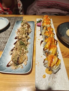 美味多样寿司拼盘展示