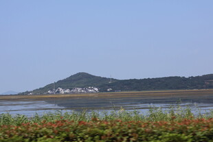 湖畔青山景