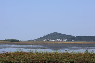 湖畔远山风景