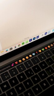 笔记本电脑键盘特写