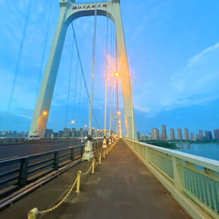 城市大桥黄昏美景