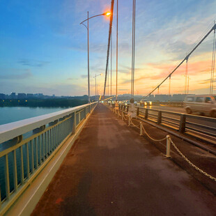 黄昏下的桥梁美丽景致