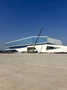 现代风格的大型建筑外观