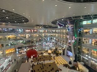 繁华商场内部全景