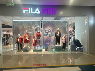 斐乐店铺橱窗展示