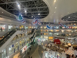 繁华商场内部全景