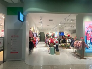 时尚童装店内景展示