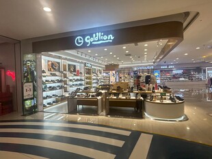 时尚美妆店铺内景展示