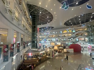 繁华商场内部全景