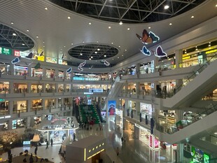 繁华商场内部全景