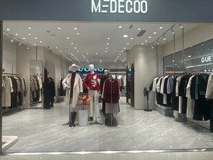 时尚服装店陈列展示