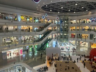 繁华商场内部全景