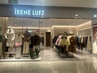 时尚女装店内部陈列展示