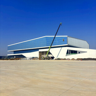 现代风格建筑施工现场