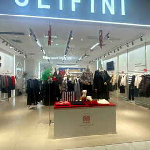 品牌服装店内部场景