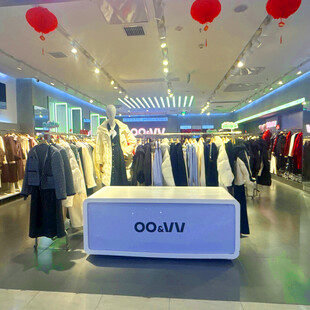 时尚服装店的陈列展示