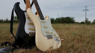 旷野中的电吉他