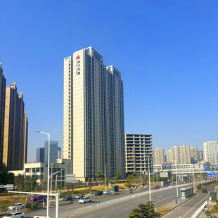 城市高楼与道路景观