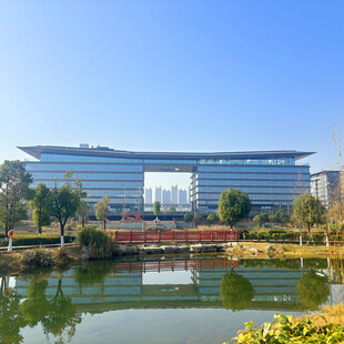 湖畔现代建筑景观