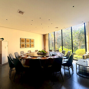 现代简约风格明亮餐厅空间