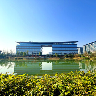 湖畔现代建筑景观