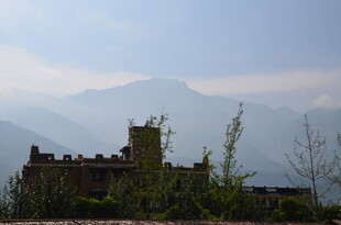 山间古堡 尽显岁月沧桑