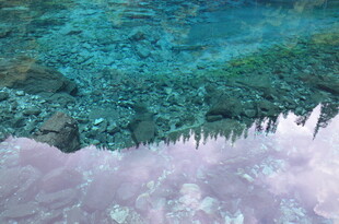 梦幻水下与云朵倒影景观