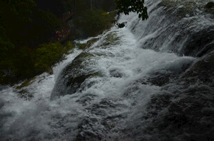 山间湍急瀑布流水景观