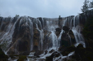 壮观的自然瀑布景观