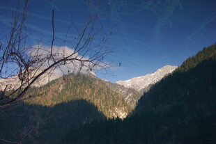 壮丽山景 蓝天映衬雪峰