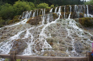 壮观自然瀑布景观