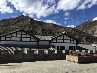 山间中式建筑景观