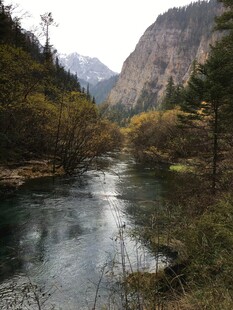 山间河流美景赏