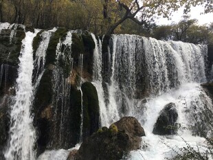 壮观自然瀑布景观