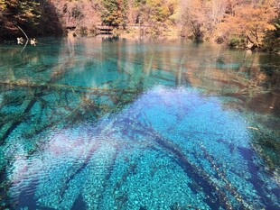 梦幻蓝绿湖水自然美景