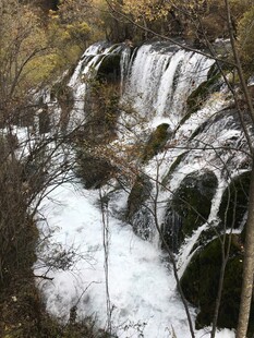 山间小瀑布景观