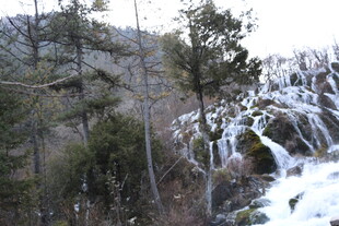 冬日山林瀑布雪景