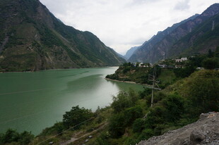 壮丽山水风光图