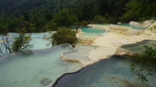 梦幻五彩钙化池景观