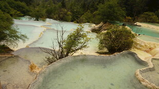 梦幻五彩钙化池景观