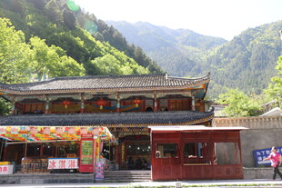 山间古建 尽显民族风情